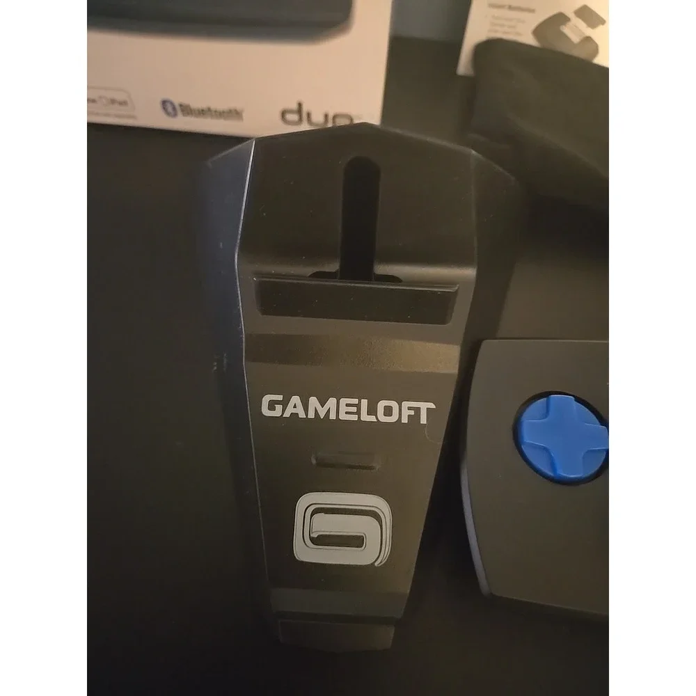 2 Duo Gamer Controller for iPad, iPhone and iPod Touch (Wireless) Gameloft